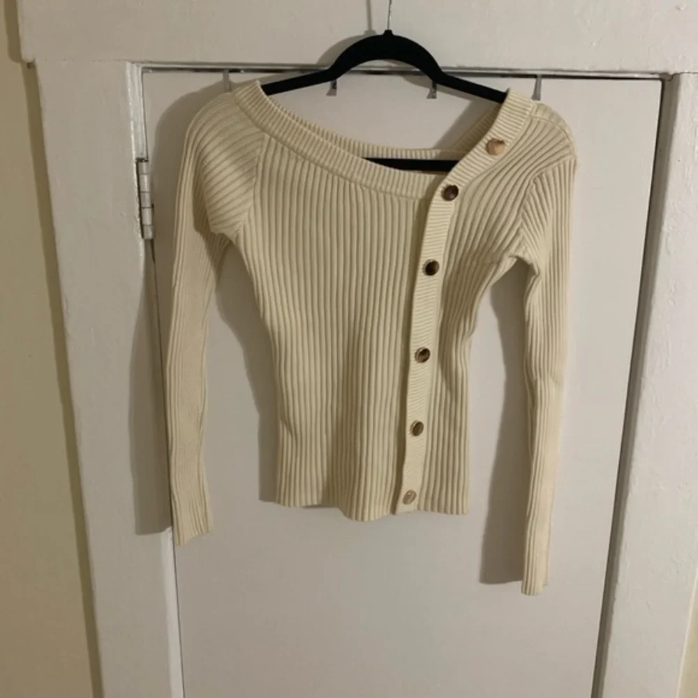 Cream‎ Asymmetrical Neck Line Sweater Small